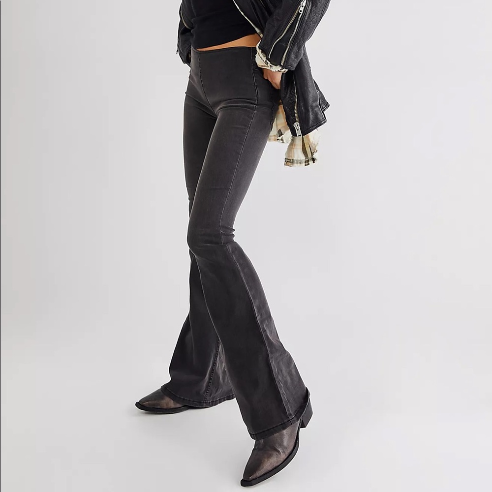 FREE PEOPLE Penny Pull-On Flare Jeans 26